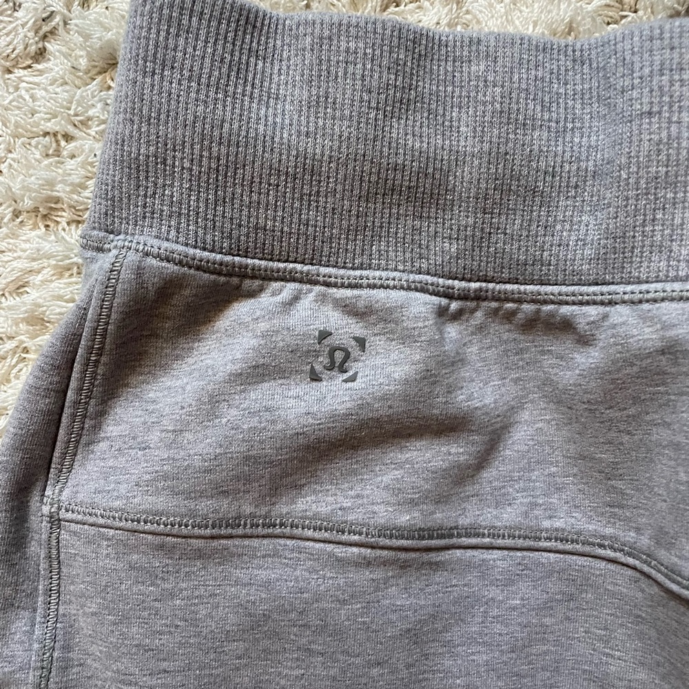 Men’s Lulu Sweatpants Size large